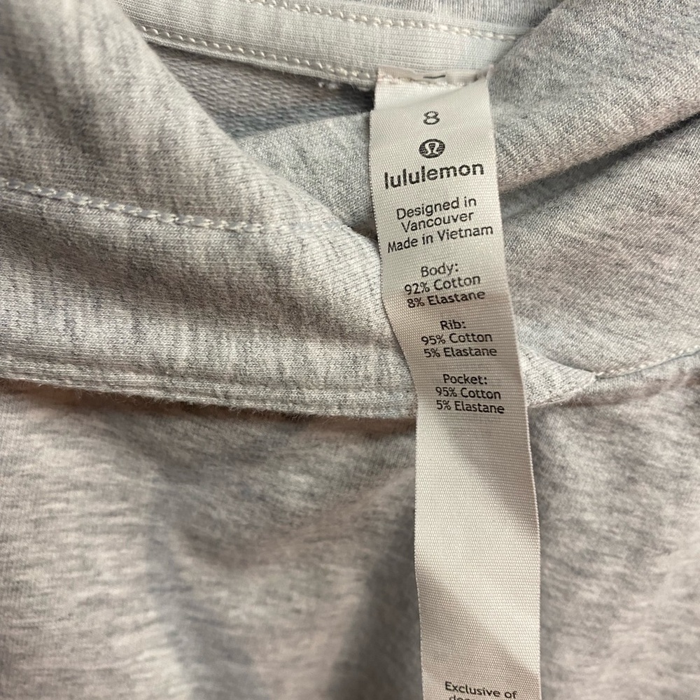 Lululemon scuba pullover size 8